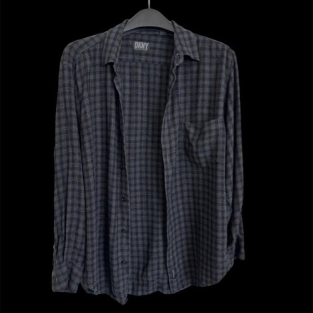 Mens DKNY button up shirt Size Medium